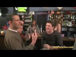 Gangbang juures a cocktail baar