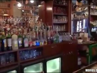 Barmaid agrees đến được fucked lược trong cô ấy thanh