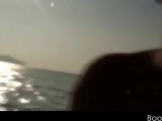 Seksuālā amatieri ņemot a peldēt izpaužas fucked zem ūdens