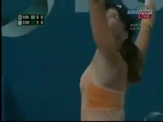 Martina hingis 硬 乳头