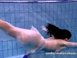 Andrea espectáculos agradable cuerpo bajo el agua
