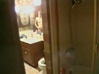 Orang yang menikmati melihat seks di kamar mandi