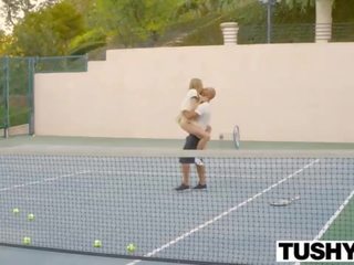 Збуджена гаряча ебать з в теніс trainer