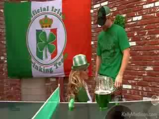 Uly emjekli aýaly and green piwo make for a fun st paddys day