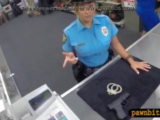 Policía oficial pawns su coño n follada