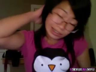 Asian Nerd on Live Webcam