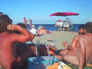 Mqmf golpes su novio en desnuda playa por voyeurs