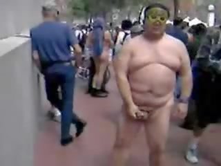 Gorda asiática chico pajeando en la calle vídeo