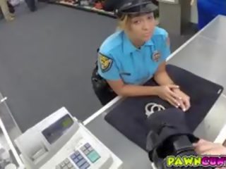 Мис полиция офицер гадно чеп и майната тя путка
