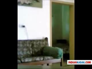 Indiškas desi policija vyras naudojasi su jo gf į namai iki pornraja