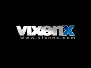Vixenx kaks kuum brünett teismeliseiga suhuvõtmine ja seks kolmekesi
