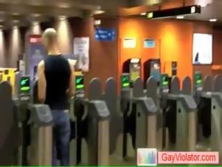 बोए हो जाता है टक्कर लगी है में subway द्वारा gayviolator