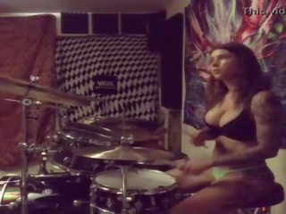 Felicity feline drums v ji spodnje perilo pri domov