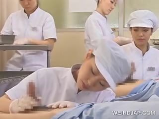 ญี่ปุ่น พยาบาล slurping สำเร็จความใคร่ ออก ของ มีอารมณ์ ลึงค์