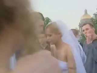 Līgava uz publisks jāšanās pēc kāzas