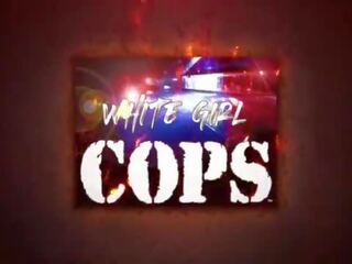 Joder la policía - enana rubia blanca hija cops raid local stash casa y seize custody de grande negra johnson para follando