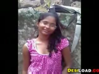 Moksliukiškas indiškas mergaitė nučiupinėtas ir lizały