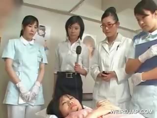 Asiatico bruna ragazza colpi pelosa albero a il ospedale